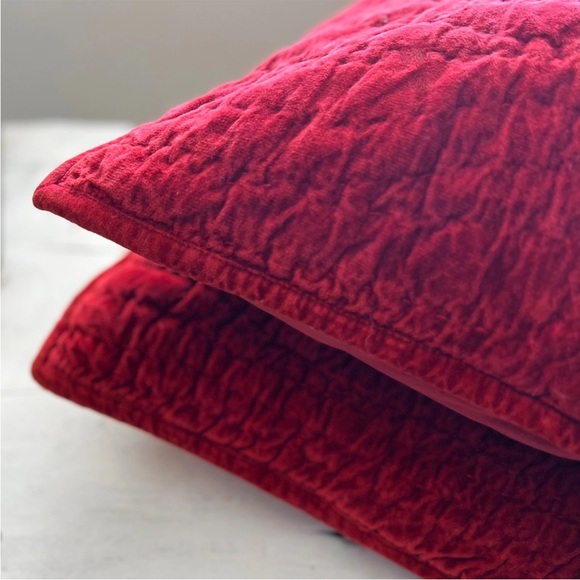 2 Pottery Barn Washed Velvet Handcrafted Quilted Shams STANDARD Red Holiday PB - Picture 6 of 8